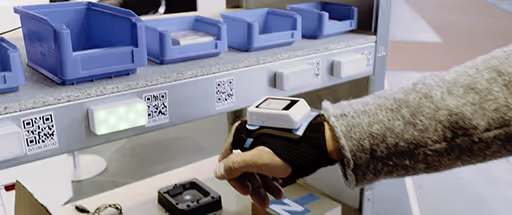 Still from a video for bitergo form the LogiMat Fair 2023 showcasing a pick by light solution for the nimmsta handheld scanner